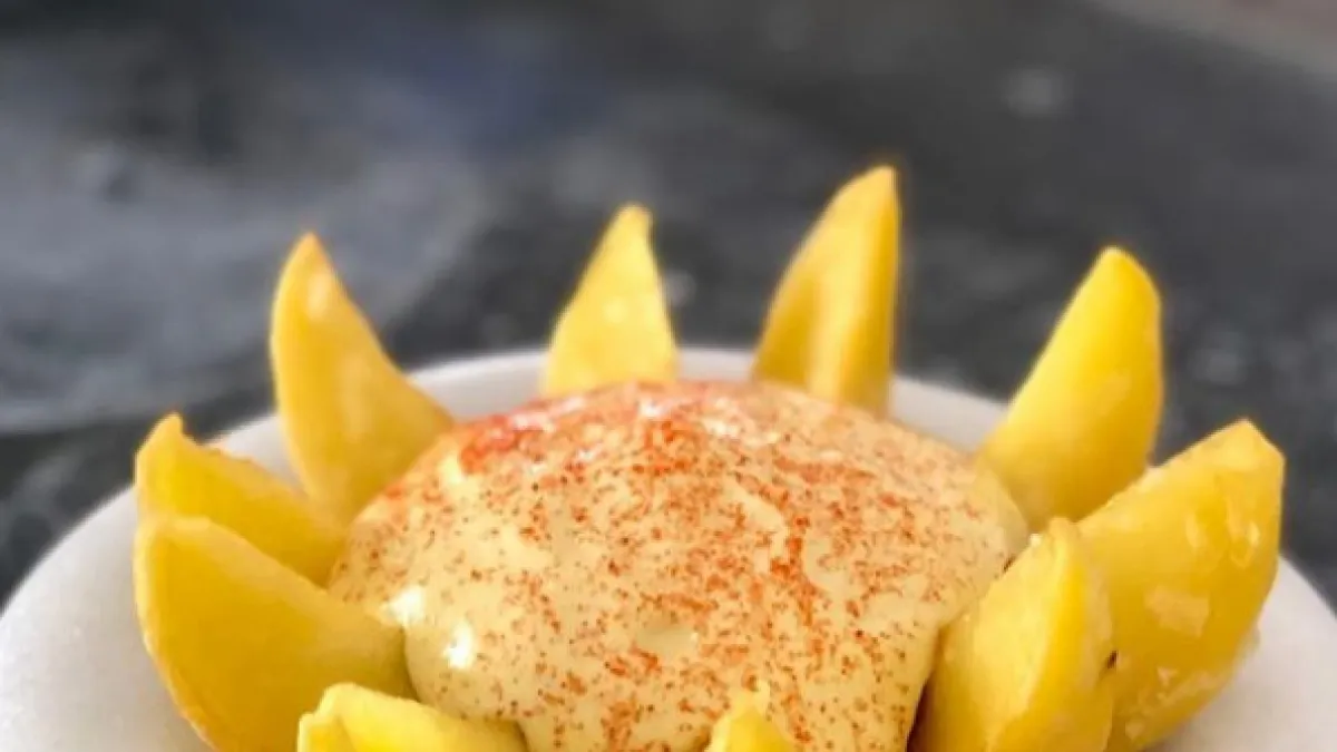 Cómo se hacen las patatas bravas de Jordi Cruz, paso a paso