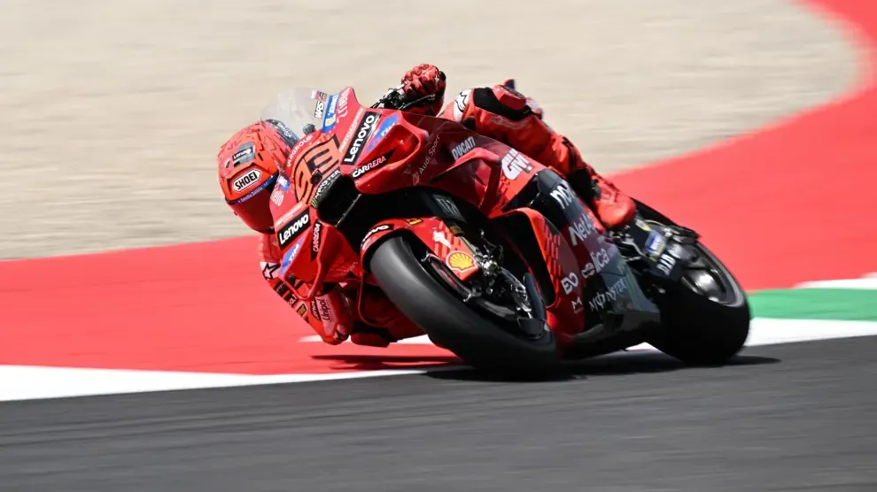 Marc Márquez firma su 'pole' 100 y un nuevo récord en el GP de Italia