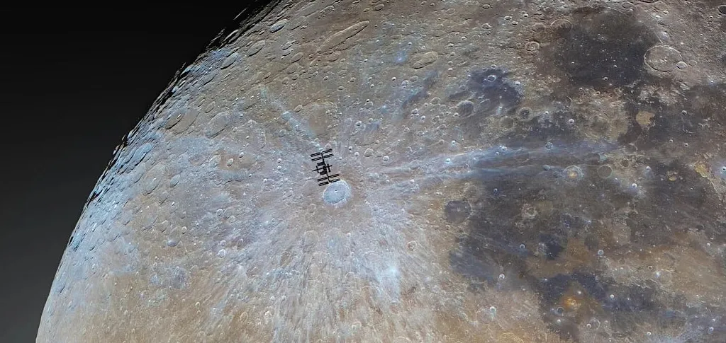 Un espectacular tránsito de la Estación Espacial Internacional frente a la Luna / Andrew McCarthy