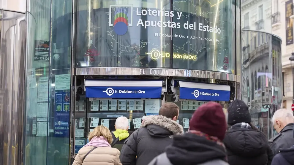 
         La CNMC investiga a Loterías por denegar la venta de un seguro que cubre el impuesto al premio 
    