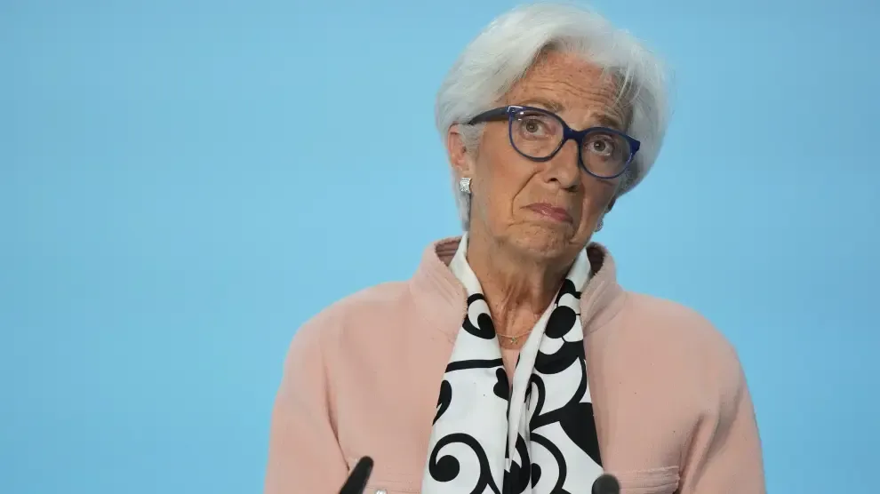 Lagarde estudia dejar antes de tiempo el BCE para presidir el Foro de Davos, según 'Financial Times'