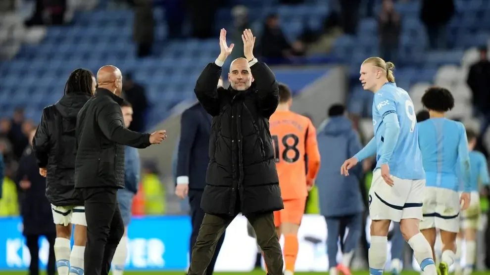 
         Aficionados del Manchester City muestran su apoyo a Guardiola: la canción tras vencer al Leicester 
    