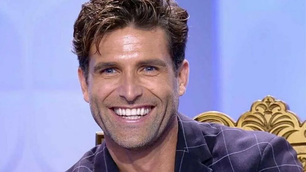 Nueva novia y propietario de una clínica estética: así es la vida anónima de Efrén Reyero, extronista de 'MYHYV'