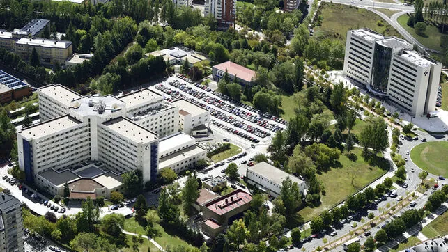 El hospital de Txagorritxu, el punto cero de la pandemia en Vitoria, ya tiene camas libres en la UCI