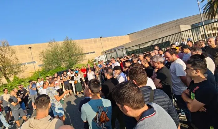 Ramondineko grebak langileen gehiengoaren babesa izan du, soldatak izoztearen aurka