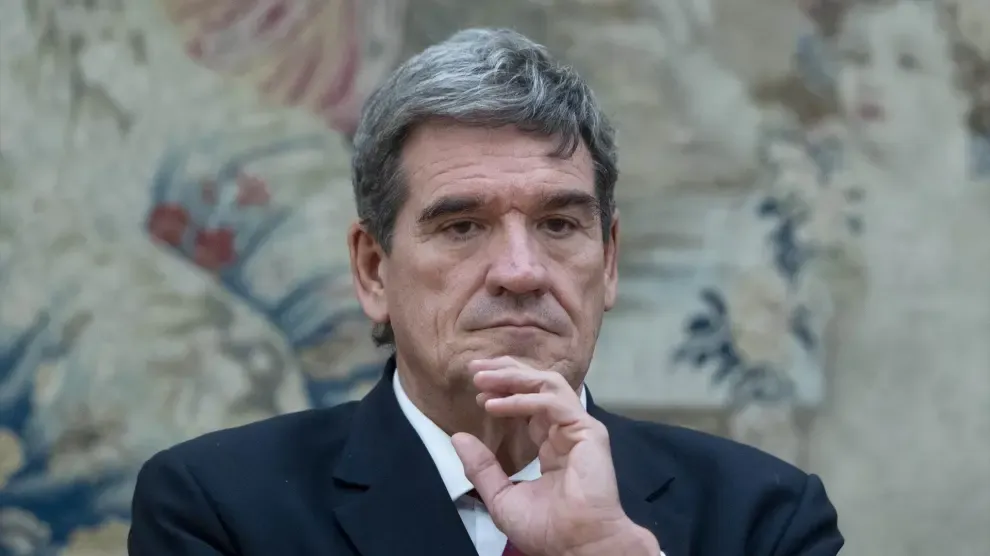 Escrivá apuesta por agilizar los plazos en las opas ante la duración de la de BBVA