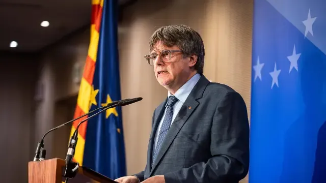
         Puigdemont amenaza al PSOE con una moción de censura "si no hay avances" 
    