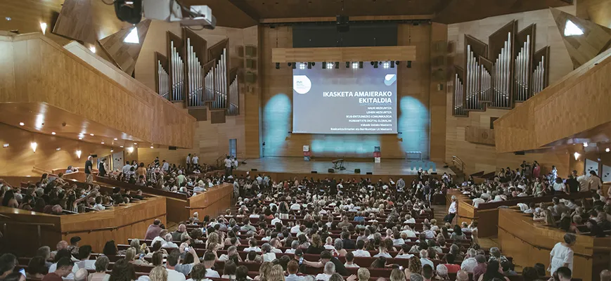 La Facultad de Humanidades y Ciencias de la Educación organiza el acto de fin de estudios en el Palacio Euskalduna de Bilbao
