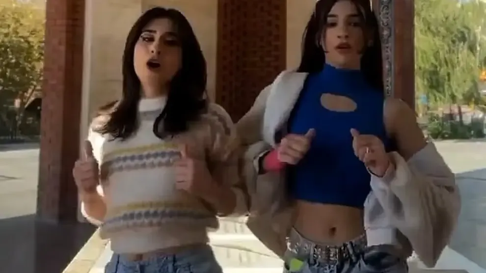 Dos adolescentes, detenidas por hacer un baile de Instagram en un monumento en Irán