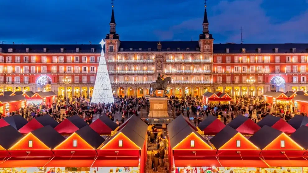 Vuelve a la Plaza Mayor el mercadillo navideño más grande de Madrid