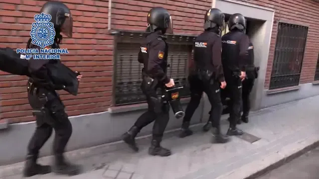 Diez detenidos, tres de ellos menores de edad, en una reyerta con machetes en Madrid