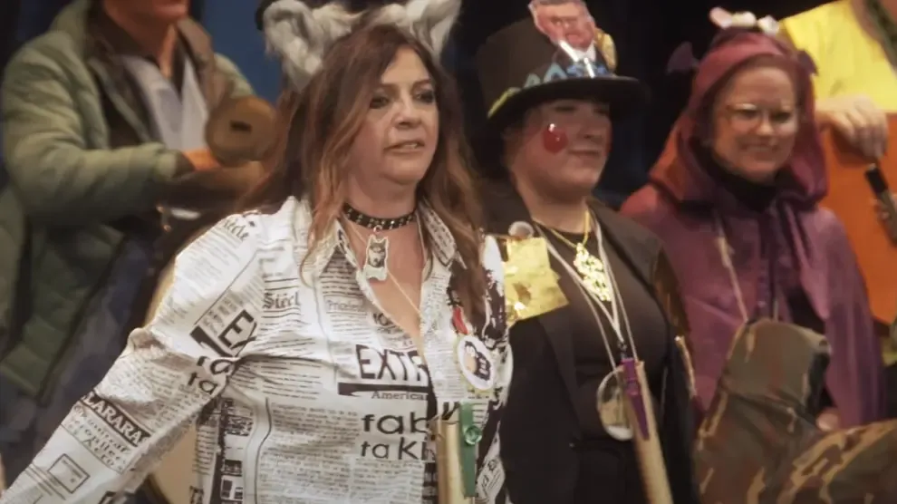 
         El público del Teatro Falla impide escuchar con gritos y abucheos a la chirigota negacionista del Carnaval 
    