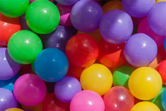 "Experimento con agua: globos en el agua"