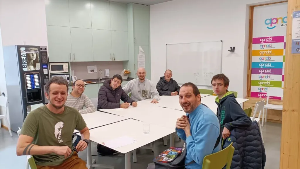 Las personas residentes de los hogares de APNABI participan, por primera vez, en la reunión anual de familias