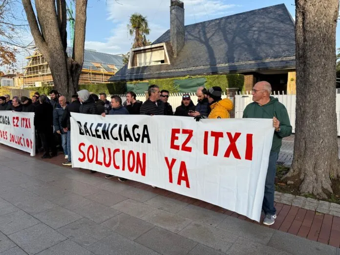 UGT FICAk Balenciaga ontziolako langileen baldintzak babestera deitu du, eta lurraren kontzesioa arintzeko eskatu dio Jaurlaritzari