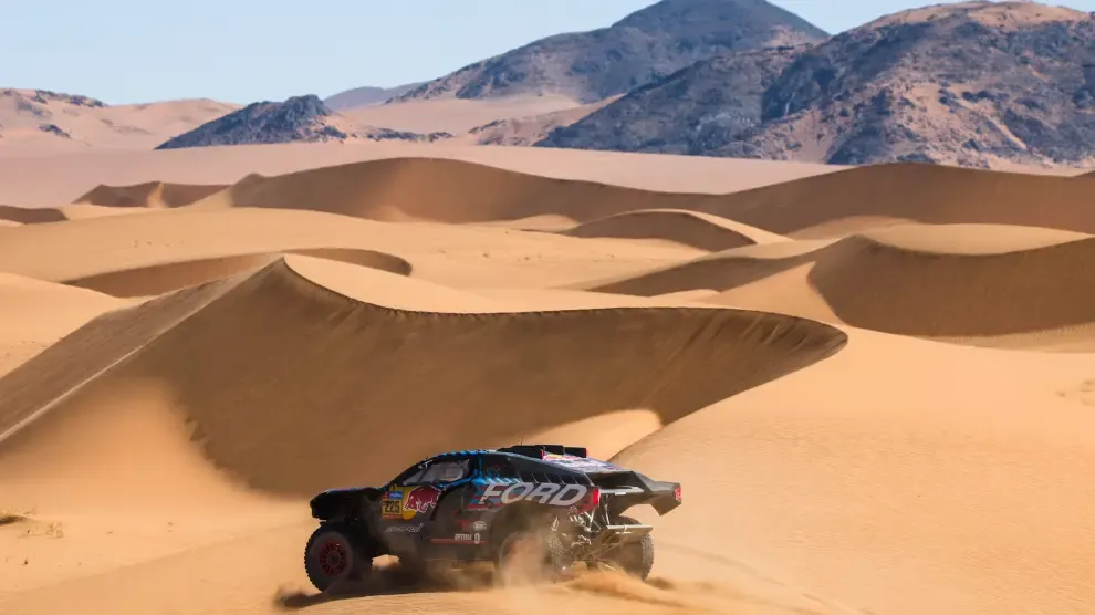 
         Día negro para los españoles en el Dakar: Sainz, Gutiérrez y Roma se quedan sin opciones 
    