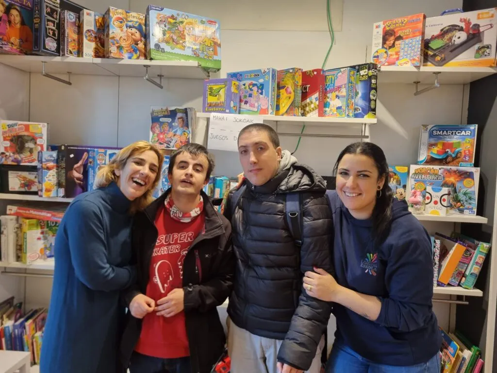 La AMPA de Larrea Ikastetxea recauda 2.900 euros para APNABI Autismo Bizkaia