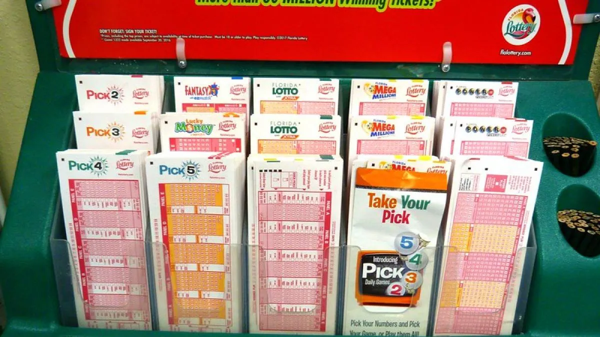 Un vendedor de lotería gana el premio por casualidad tras quedarse con el boleto que no había vendido