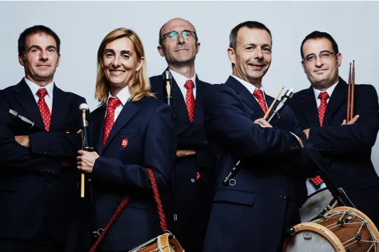 Banda Municipal de Txistularis de Bilbao & Tio Teronen Semeak: "DINBI DANBA" (estreno)