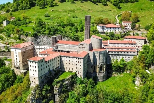 Cursos de verano 2024 UPV/EHU: "Arantzazun bizi: iragana, orainaldia eta etorkizuna zer?"