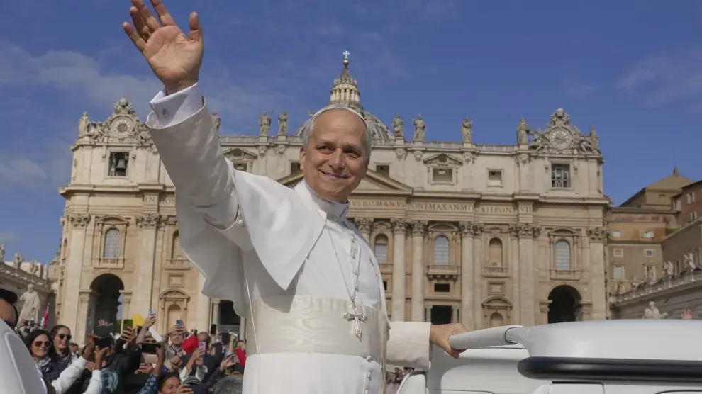 León XIV inicia su pontificado con una misa masiva en la que están Zelenski, Vance y los reyes Felipe y Letizia