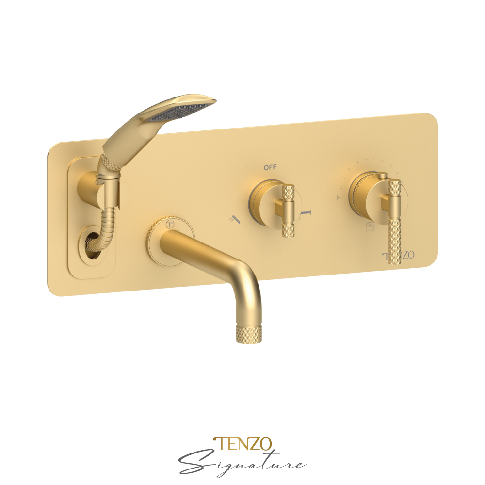 Wall mount tub ﬁller with retractable hose