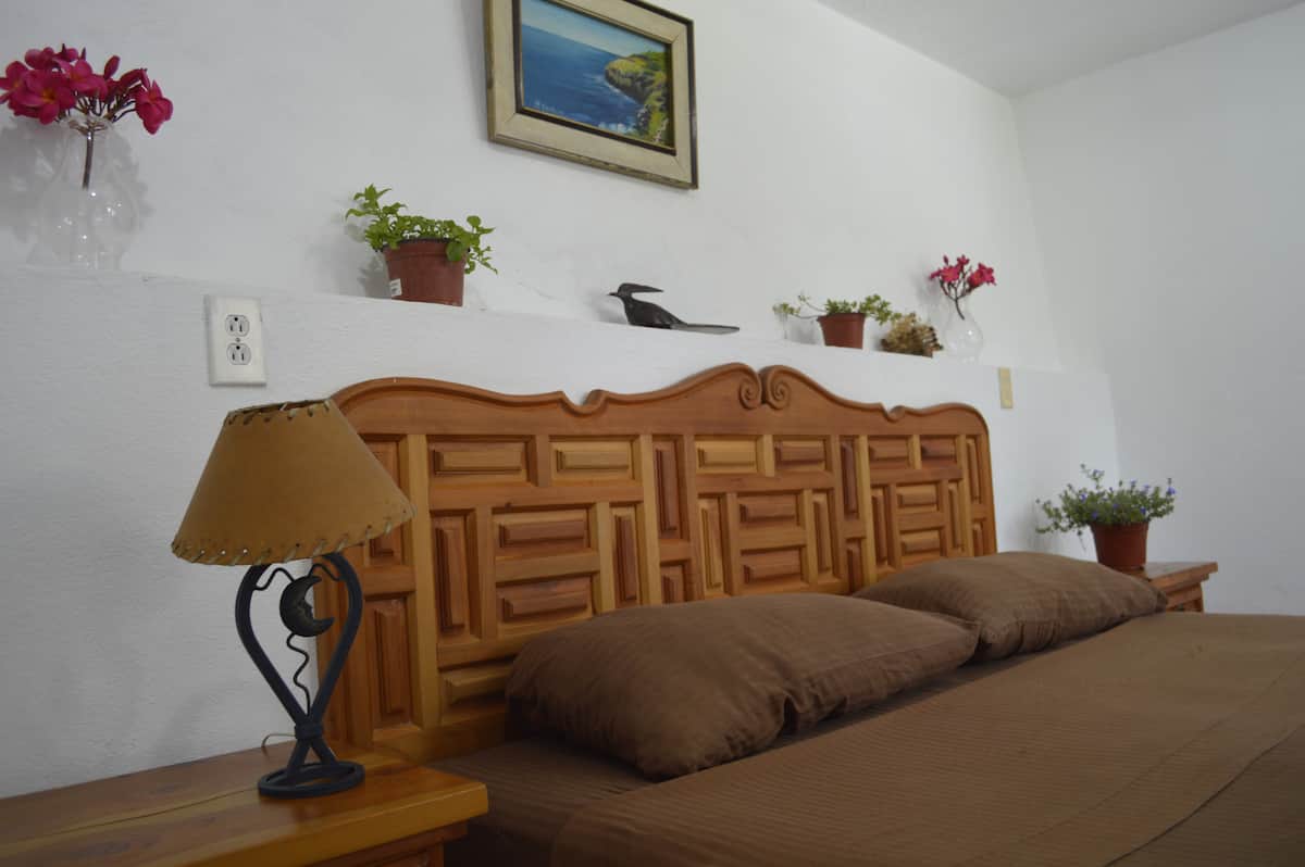 Habitacion 1 con cama King size a nivel de la alberca