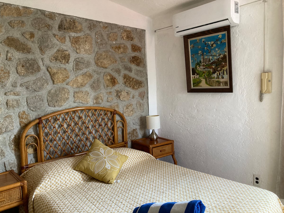Habitaci&oacute;n Mango con aire acondicionado y ventilador de techo