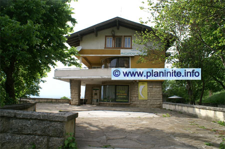 Hut "Madarski Konnik" mountain hut
