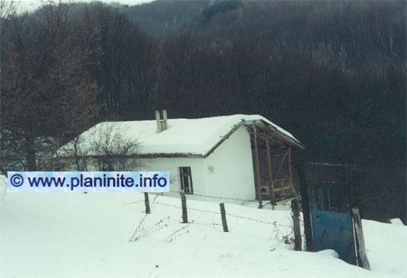 Shelter "Krastatiyat Dab" mountain hut