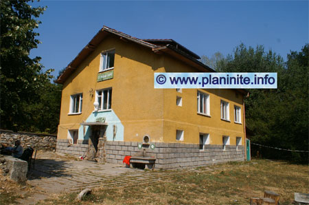 Hut "Ravno Bore" mountain hut