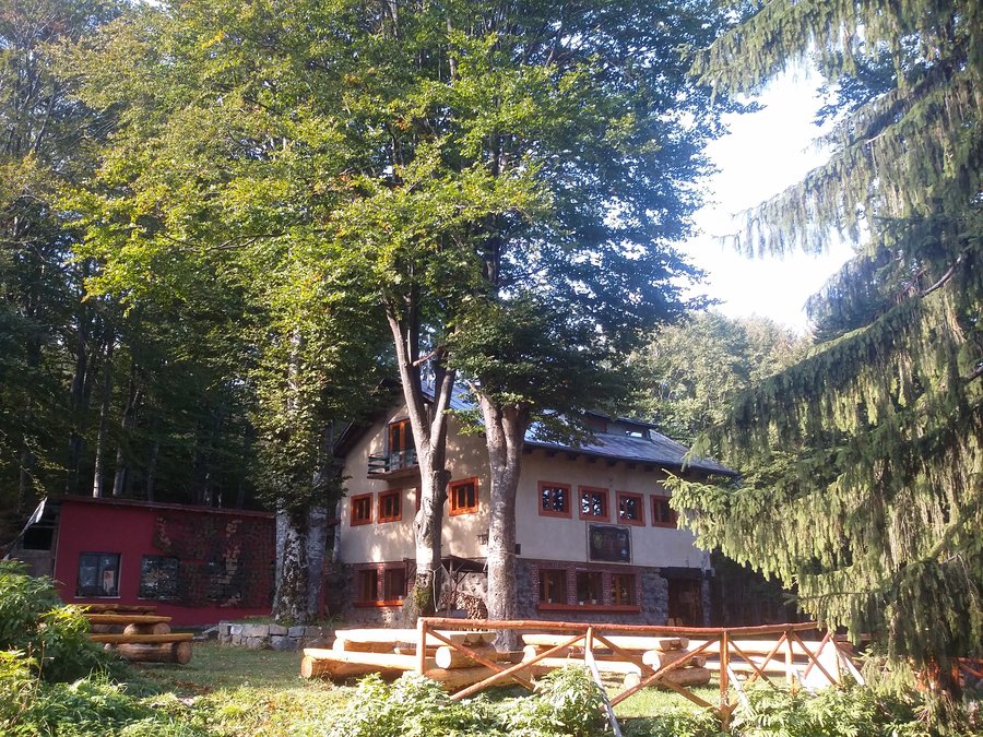 Hut "Kamen Del" mountain hut