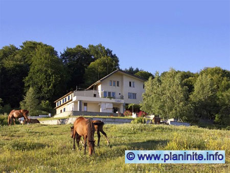 Hut "Svezhen" mountain hut