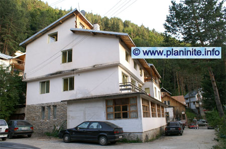 Hut "Yane Sandanski" mountain hut