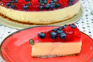 Refreshing and Creamy Cheesecake with Seasonal Fruits