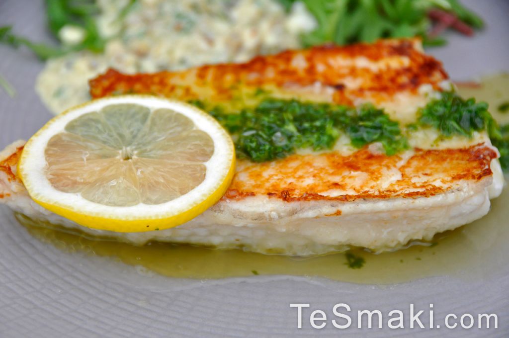 Smażona rybka z sosem tatarskim i pietruszkowym pesto 1