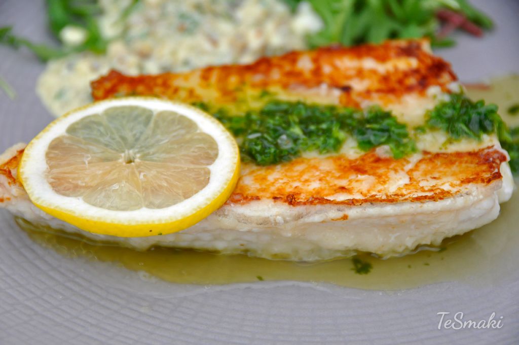 Smażona rybka z sosem tatarskim i pietruszkowym pesto 1