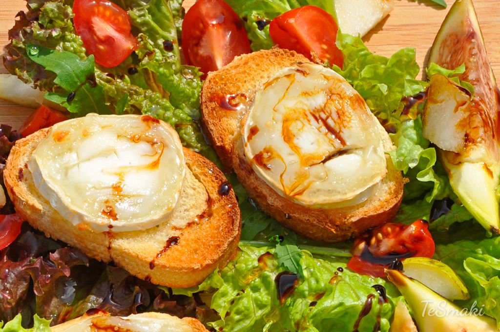 Salade au miel sur toast avec fromage de chèvre et figues 1