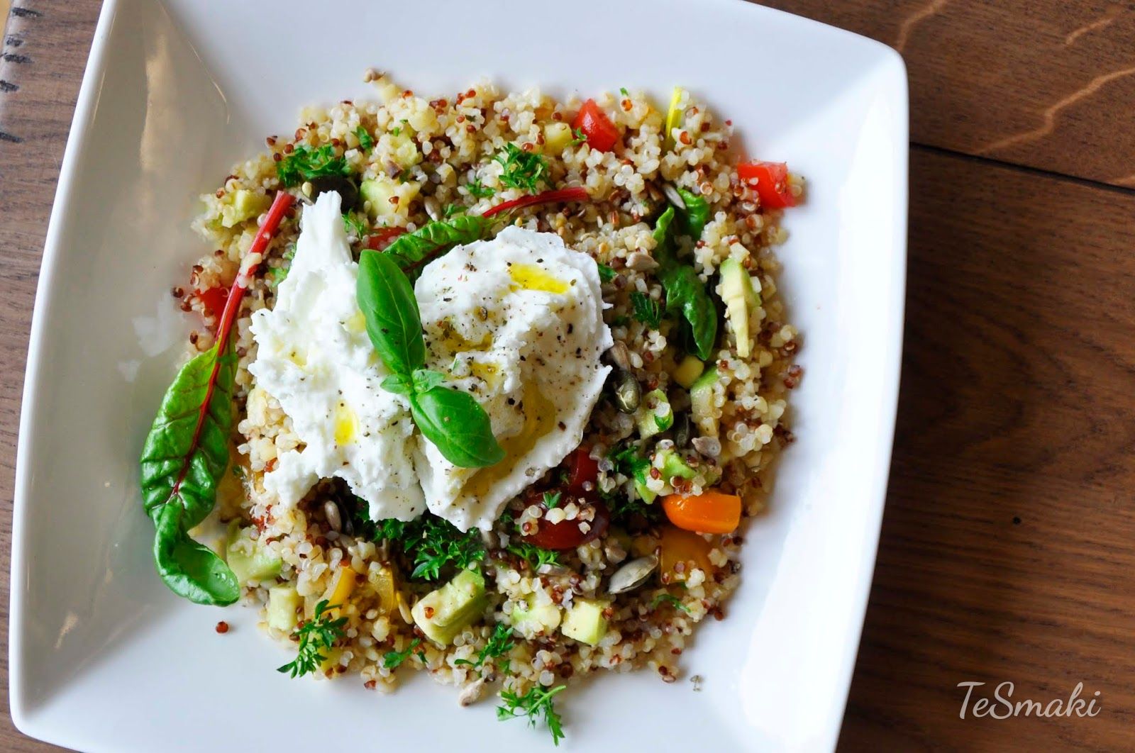 Sałatka z quinoa i kaszy bulgur 2