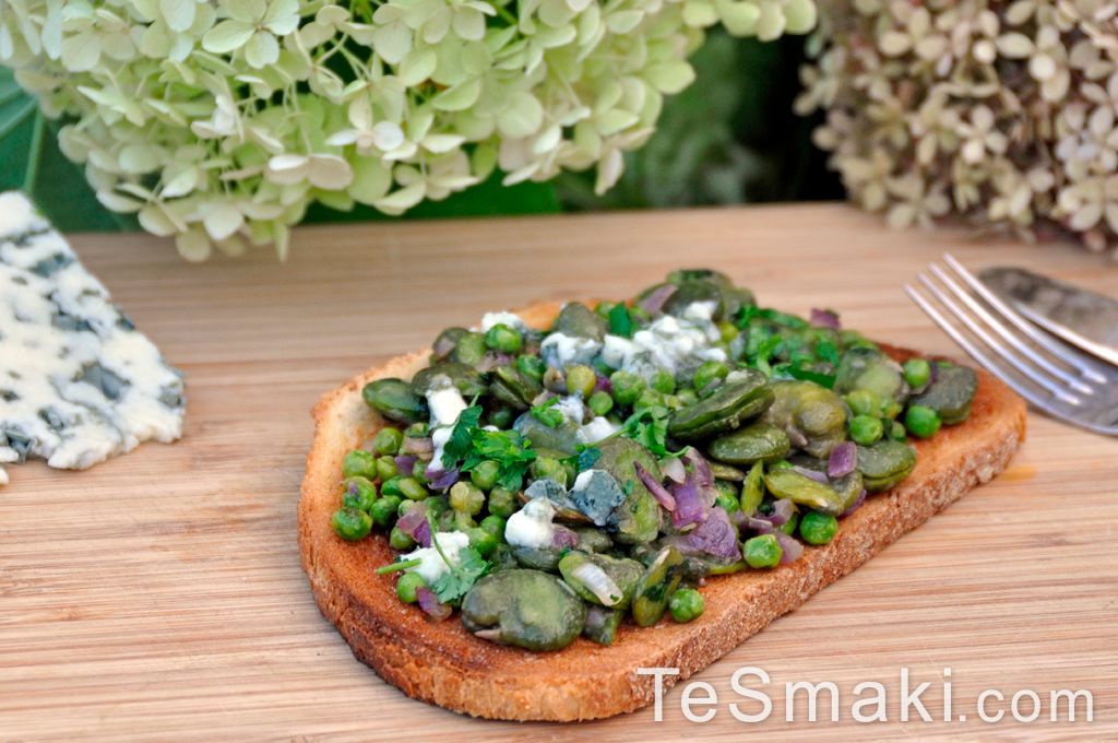 Toast with Fresh Peas and Broad Beans 1
