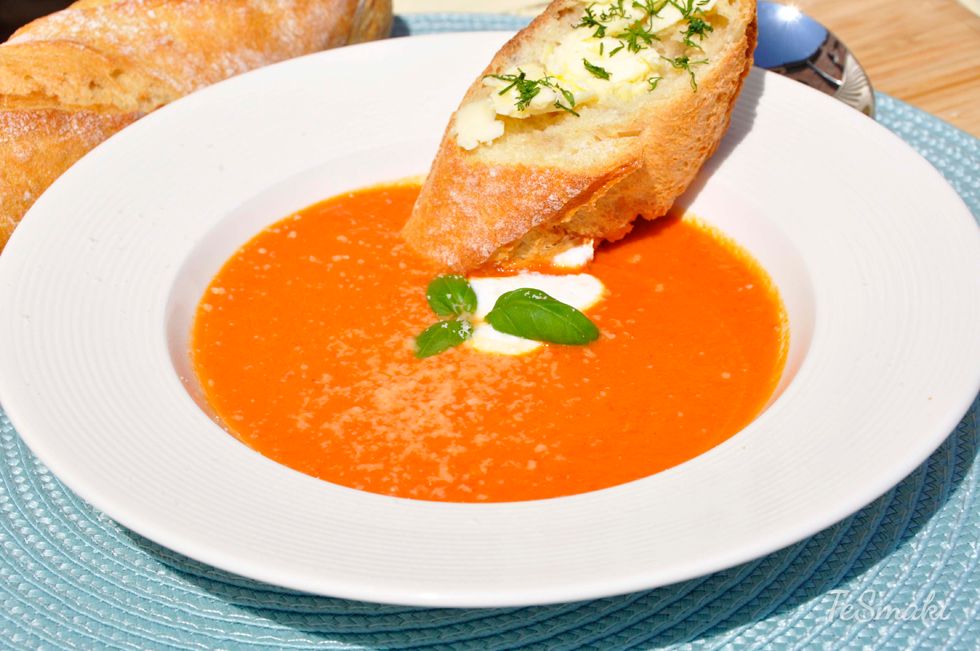 Soupe crémeuse à la tomate avec du parmesan 2