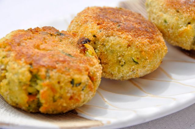 Wegetariańskie kotlety z cukinii i kaszy bulgur
