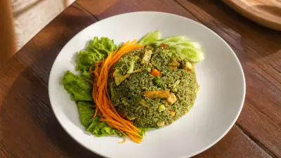 Fried rice with duckweed