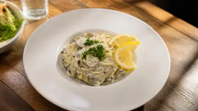 Spaghetti with creamy mushroom sauce
