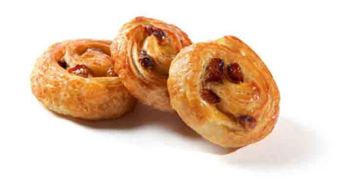 Mini raisin cake with butter