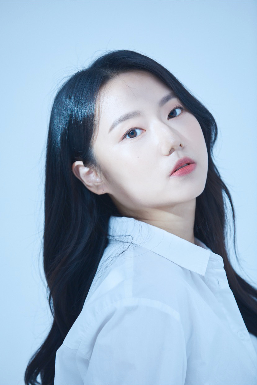 김윤진