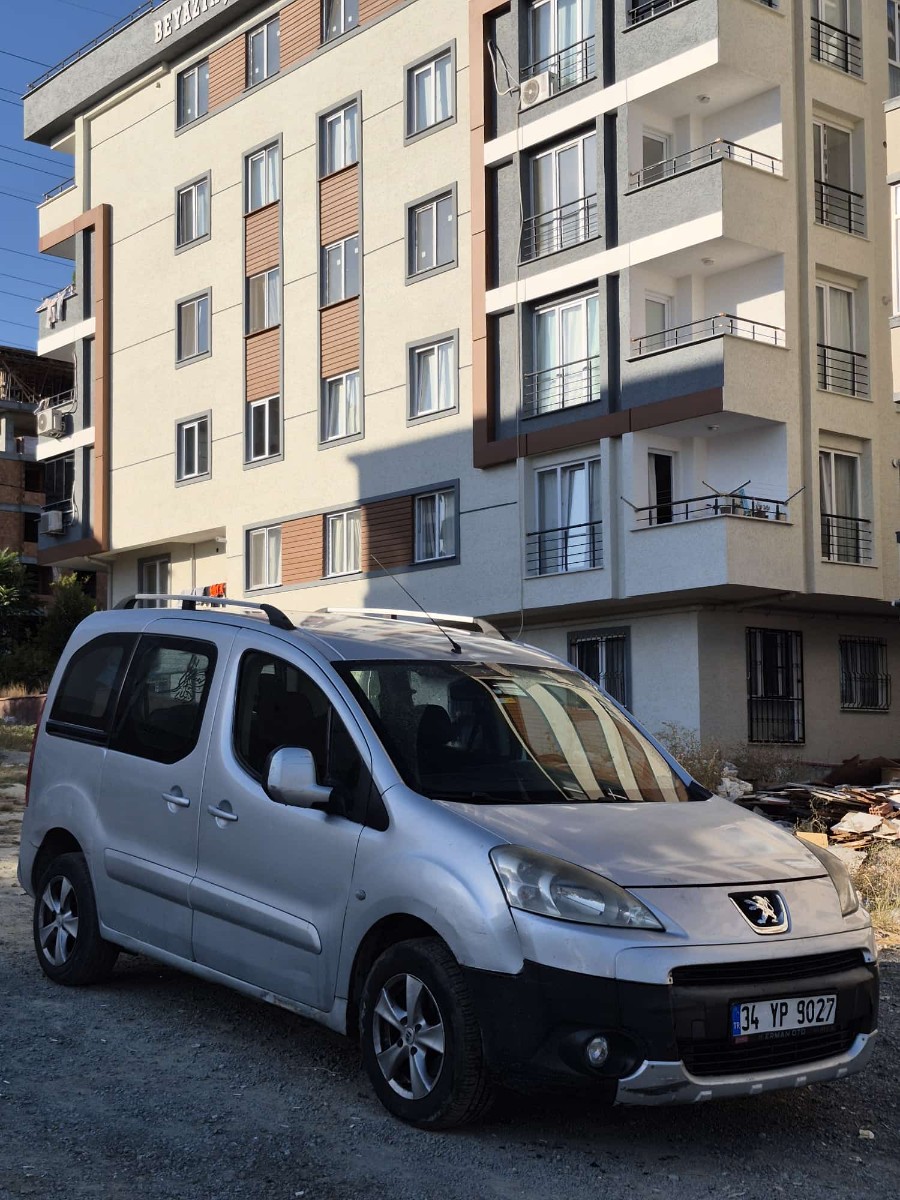PEUGEOT PARTNER HATASIZ DEĞİŞENSİZ ACİL SATILIK