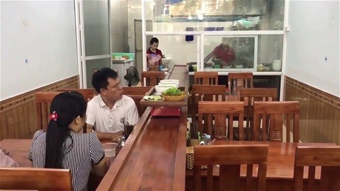 Robot bê phở - PHỞ RESTECH
