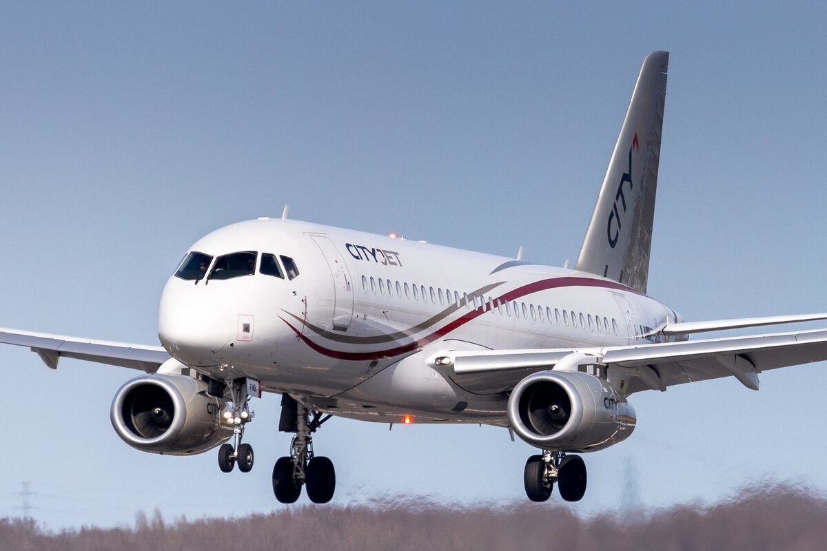 SSJ #самолёт #SSJ100