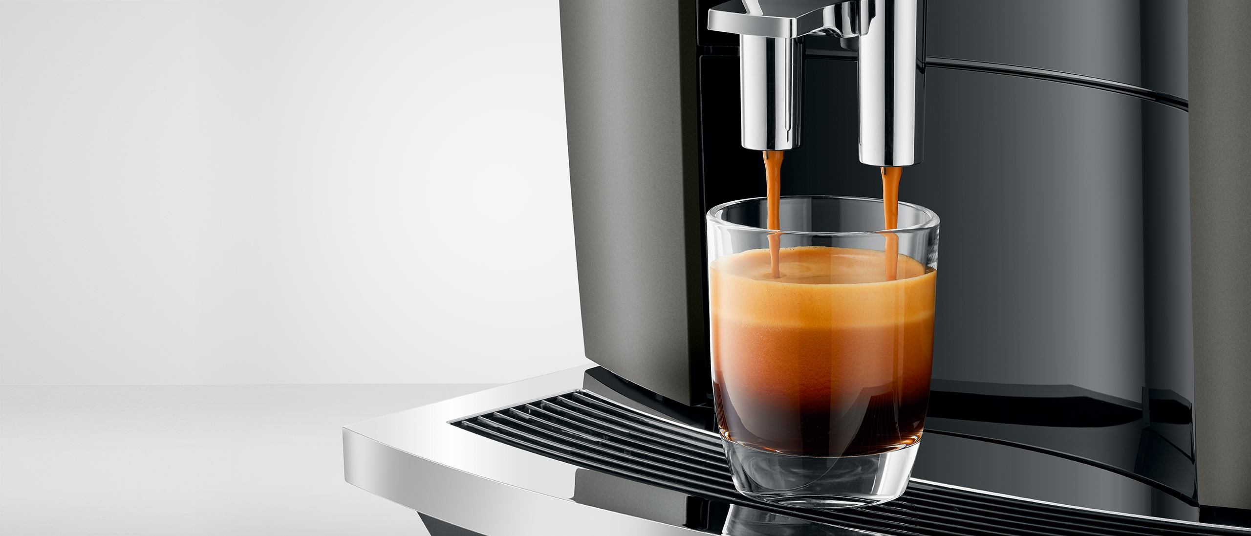 Jura E8 Dark Inox (EC) – Kaffeevollautomat Hero-Ansicht